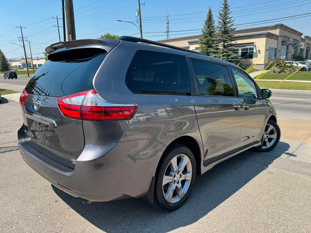 2018 Toyota Sienna XLE LIMITED AWD 3.5L in Cars & Trucks in Calgary - Image 4