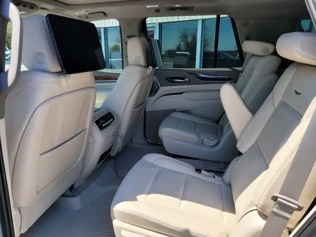 2024 Cadillac Escalade dans Autos et camions dans Peterborough - Image 13