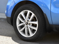 Experience the vibrant charm of the 2019 Kia Soul, presented in an eye-catching blue, paired with it... (image 8)