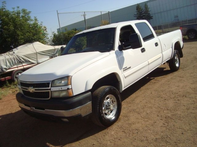 2007 Chevrolet Silverado 2500HD Classic 4x4 CREW CAB 4X4 DIESEL  in Cars & Trucks in Edmonton