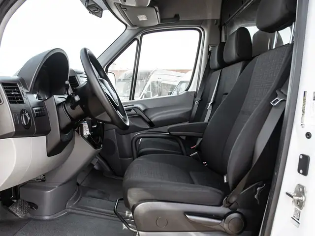2018 Mercedes-Benz Sprinter 2500 170-in. WB dans Autos et camions dans Région de Mississauga/Peel - Image 11