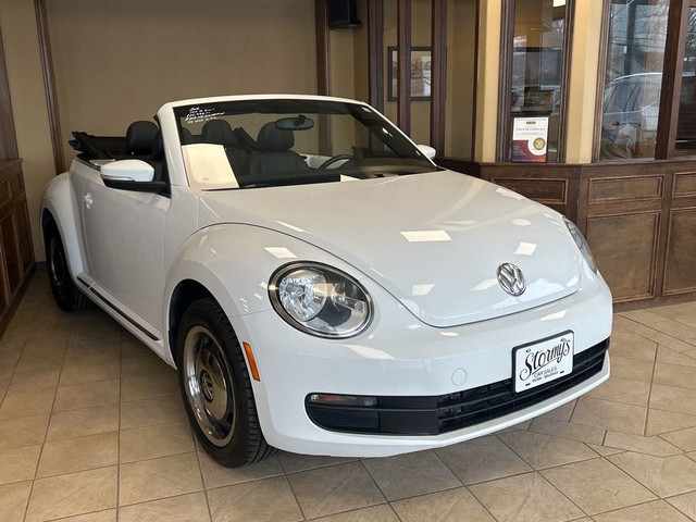  2016 Volkswagen Beetle Convertible Classic HEATED SEATS/BACKUP  in Cars & Trucks in Belleville - Image 3