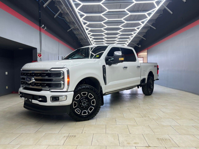 2023 Ford Super Duty F-350 SRW in Cars & Trucks in Edmonton