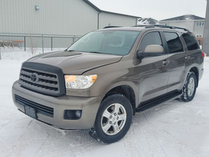 2010 Toyota Sequoia SR5  8 seater SUV only 181,000 km amazing condition -must be seen