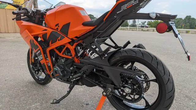 2023 KTM RC 390 - GP Orange - Mar/Apr Promo! in Street, Cruisers & Choppers in Norfolk County - Image 12