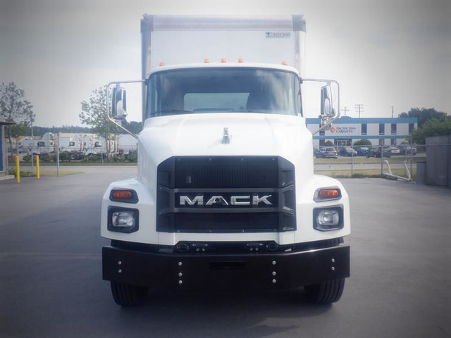 2021 Mack MD 24 foot Cube Van Dually Diesel Air Brakes in Cars & Trucks in Richmond - Image 3