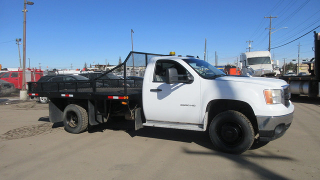 2011 GMC 3500 HD REG CAB 11 FT TILT DECK in Cars & Trucks in Edmonton - Image 4