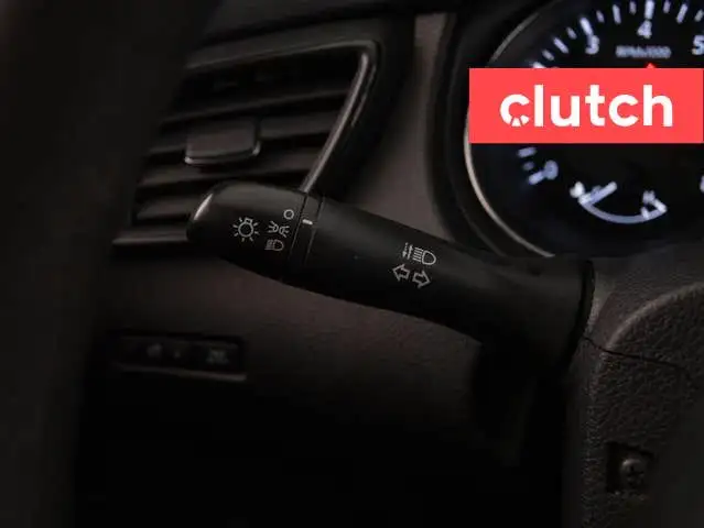 2019 Nissan Rogue S w/ Apple CarPlay & Android Auto, Rearview Ca dans Autos et camions dans Ottawa - Image 25
