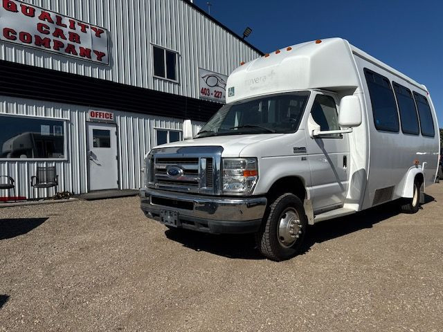 2013 Ford Econoline Commercial Cutaway 12 PASS BUS w/ W/CHAIR LI in Cars & Trucks in Red Deer
