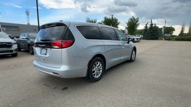 2024 Chrysler Grand Caravan SXT | Heated Seats | Apple CarPlay in Cars & Trucks in Edmonton - Image 4