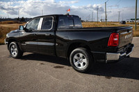 This Ram 1500 has a dependable Gas/Electric V-6 3.6 L/220 engine powering this Automatic transmissio... (image 1)