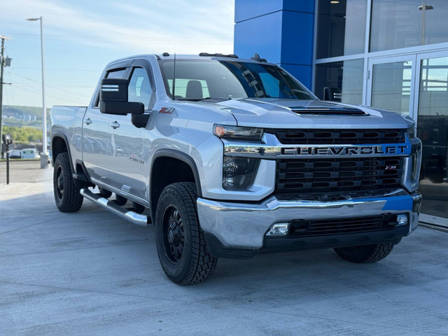 2022 Chevrolet Silverado 2500HD LT in Cars & Trucks in Edmundston - Image 2