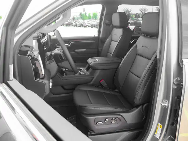 2025 GMC Sierra 3500HD Denali dans Autos et camions dans Comté de Strathcona - Image 33