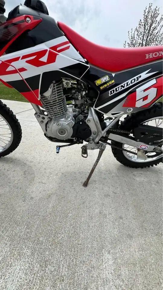  2017 HONDA CRF125F-RED! in Dirt Bikes & Motocross in Edmonton - Image 6