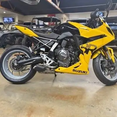 APPLY NOW: https://www.ridecollective.ca/get-pre-approved The 2025 Suzuki GSX-R1000 is a high-perfor...