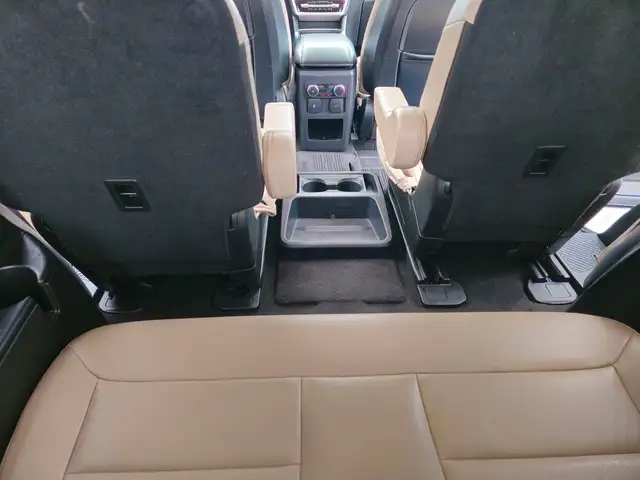 2020 Ford Explorer XLT 4WD in Cars & Trucks in Chatham-Kent - Image 56
