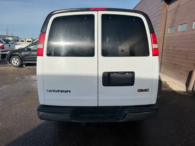 2014 GMC Savana 8 Passenger Van AWD in Cars & Trucks in Calgary - Image 5