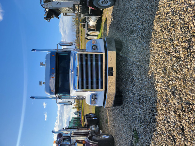 Freightliner FLD Coronado Triaxle Tractor Truck in Heavy Trucks in Red Deer - Image 3