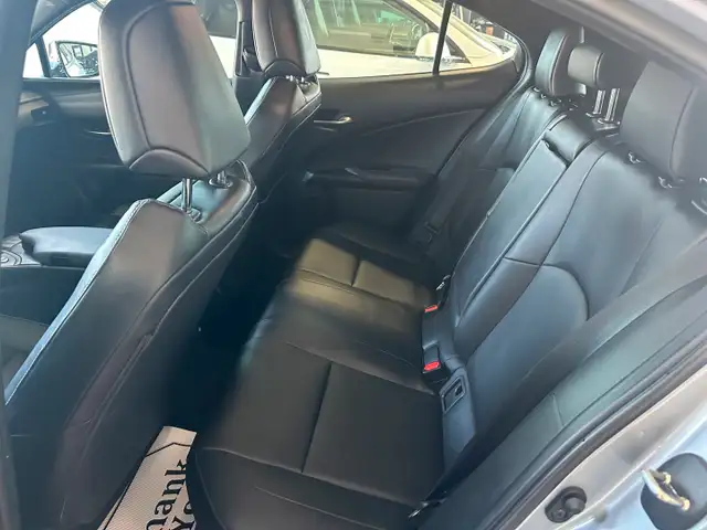 2024 Lexus UX 250h dans Autos et camions dans Région d’Oakville/Halton - Image 23