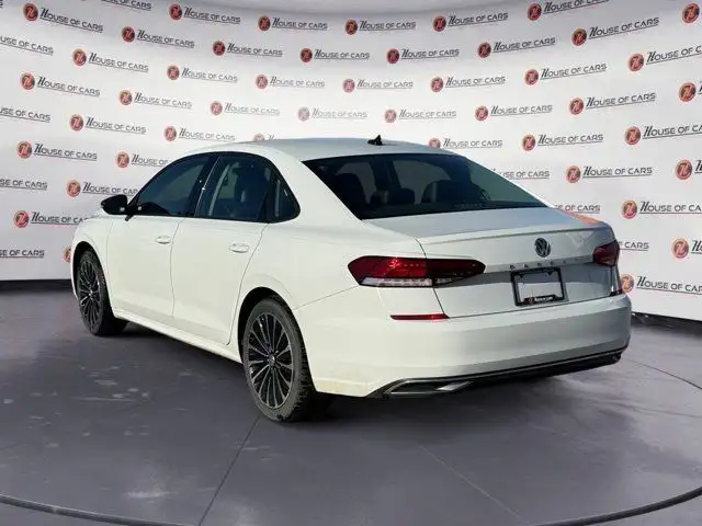 2022 VOLKSWAGEN PASSAT HIGHLINE in Cars & Trucks in Calgary - Image 5