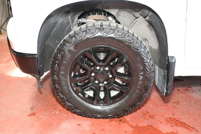 2024 Chevrolet Silverado 1500 TOUT TERRAIN Z71 V8 5.3L 4X4 CREW  in Cars & Trucks in City of Montréal - Image 2