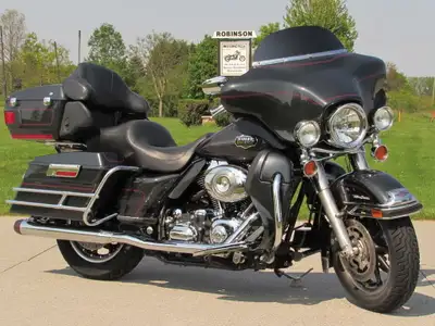 This Gorgeous 2008 Electra Glide ULTRA is ready to hit the Hi-way! It has $3,000 in Extras and Optio...