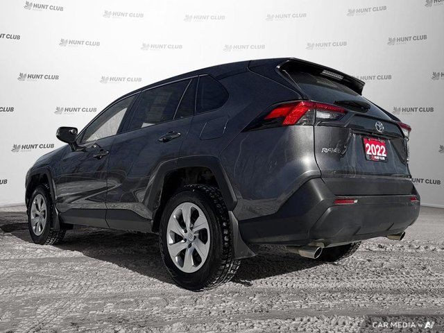 2022 Toyota RAV4 LE in Cars & Trucks in Ottawa - Image 4