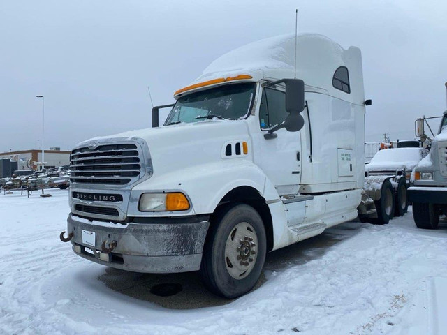 2000 Sterling ST9500 Highway Truck N/A in Heavy Trucks in Regina - Image 2