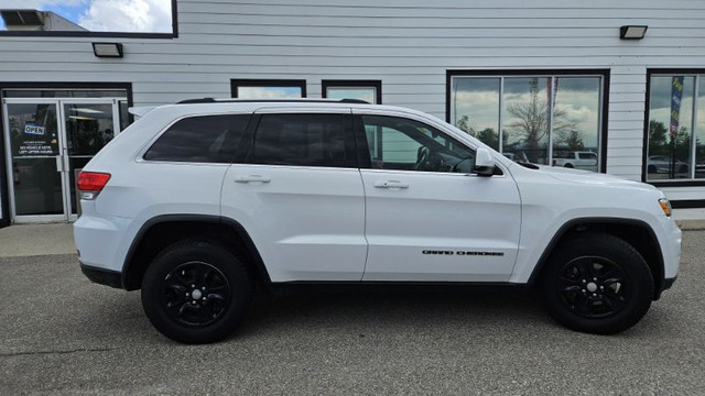 2017 Jeep Grand Cherokee Laredo in Cars & Trucks in Calgary - Image 4