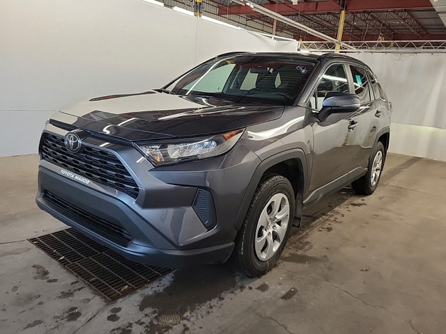 2021 Toyota RAV4 LE LOW MILEAGE | CLEAN CARFAX | HEATED SEATS in Cars & Trucks in London - Image 4