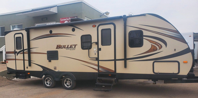 23-1633 R BULLET 27pi 2015 23-1633 in Travel Trailers & Campers in Laval / North Shore - Image 2