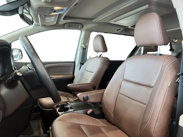 2018 Toyota Sienna XLE LTD 7-Passenger V6 Yes, only 7,000 km's!  in Cars & Trucks in Calgary - Image 3