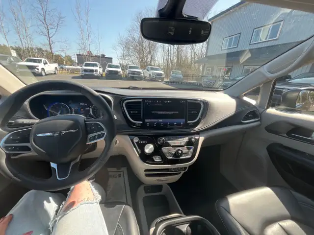 2023 Chrysler Pacifica Touring-L PRICED TO MOVE! BACKUP CAM!...62863216370307124