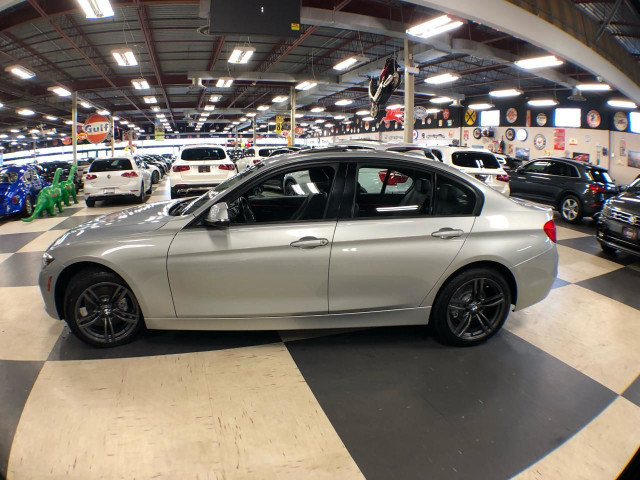 2018 BMW 3 Series 330I X-DRIVE SPORT PKG LEATHER SUNROOF NAVI CA in Cars & Trucks in City of Toronto - Image 4