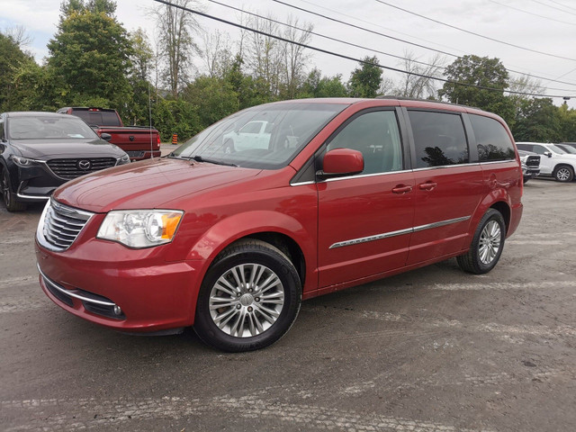 2015 Chrysler Town & Country Touring-L in Cars & Trucks in Belleville