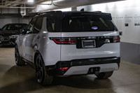 This Land Rover Discovery has a strong Intercooled Turbo Gas/Electric I-6 3.0 L/183 engine powering... (image 6)