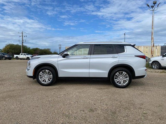 2022 Mitsubishi Outlander SE AWD Sunroof Nav Capable in Cars & Trucks in St. Albert - Image 3