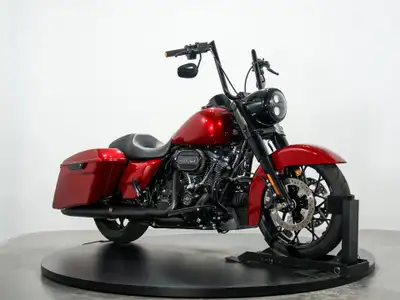 Don't miss out on this clean ready to cruise or tour, low kilometer Road King. The bike looks amazin...