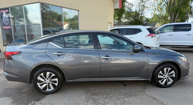 2020 NISSAN ALTIMA 2.5 AWD 4 DOOR LOW KMS WE FINANCE ALL CREDIT in Cars & Trucks in Edmonton - Image 2