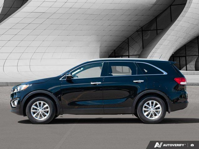 2016 Kia Sorento 2.4L LX | AWD | Heated Seats | Bluetooth in Cars & Trucks in London - Image 2