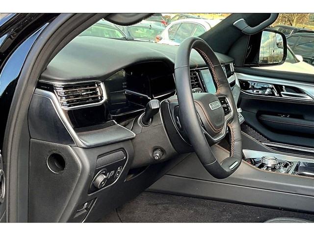 2023 Jeep Grand Wagoneer L SERIES III in Cars & Trucks in Barrie - Image 2