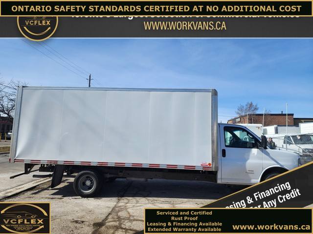 2021 GMC Savana Van G4500 - 18Ft Box - 6.6L V8 Gasoline - Ramp in Cars & Trucks in City of Toronto