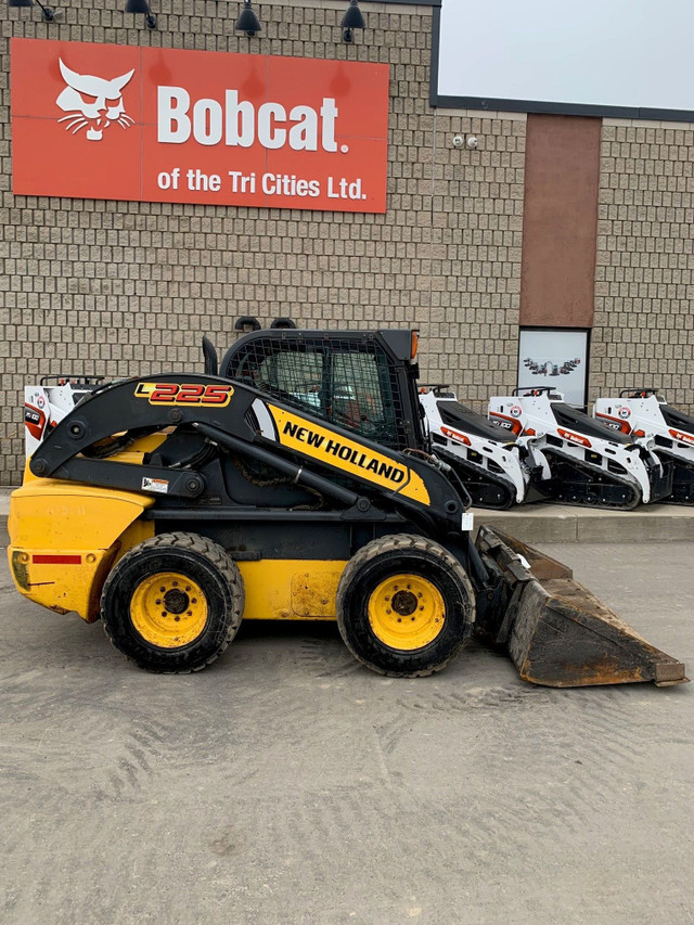 2011 New Holland L225 in Heavy Equipment in Kitchener / Waterloo
