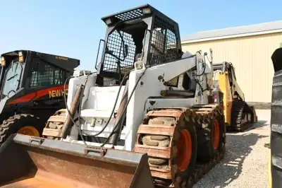 BOBCAT 963 SKID STEER. ONE OWNER! COMES WITH TRACKS OVER 14X17.5 RUBBER, ROPS, FRONT AUXILIARY HYDRA...