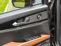 Experience refined power and versatility with the 2023 Lincoln Nautilus Reserve, now available at Ji... (image 8)