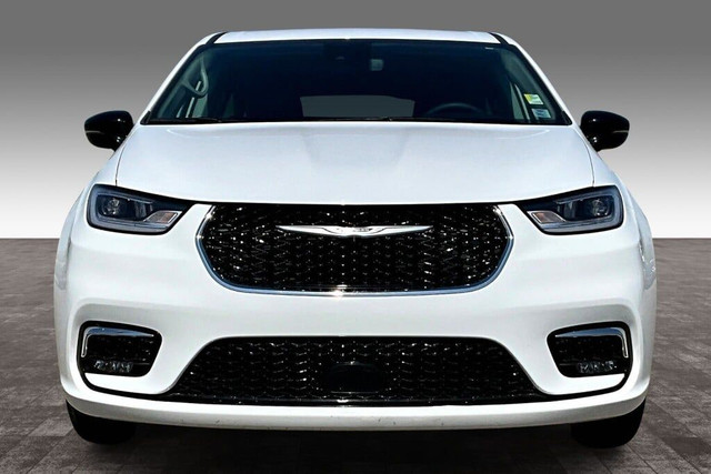 2024 Chrysler Pacifica Touring L in Cars & Trucks in Edmonton - Image 3