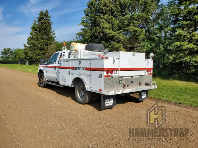 FORD F-350 Super Duty 4x4 XLT Mechanic Service Truck in Cars & Trucks in Edmonton - Image 7