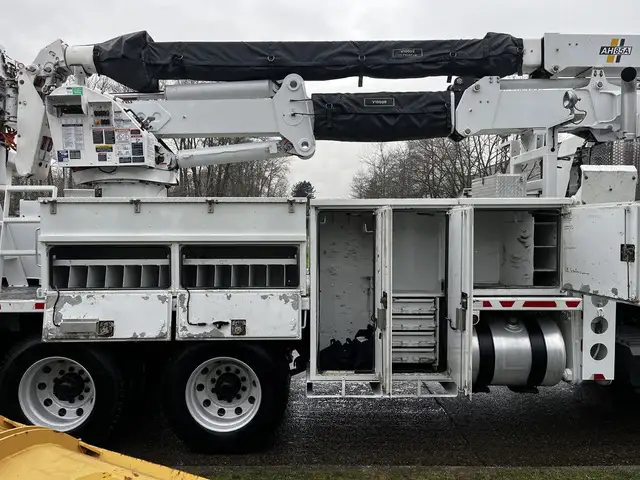 2011 Western Star 4900 Twin Steer DD15 Altec AH85A Bucket Truck in Heavy Trucks in Delta/Surrey/Langley - Image 39
