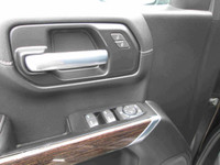 2019 GMC Sierra SLE 4x4 Crew Cab 6.5 Foot Box with 123,546km! Equipped with remote keyless entry, po... (image 6)