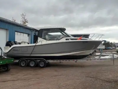 Just back on trade this 2024 325 Conquest is loaded. Twin JPO 400hp V10 Mercury Power, Generator, Gy...